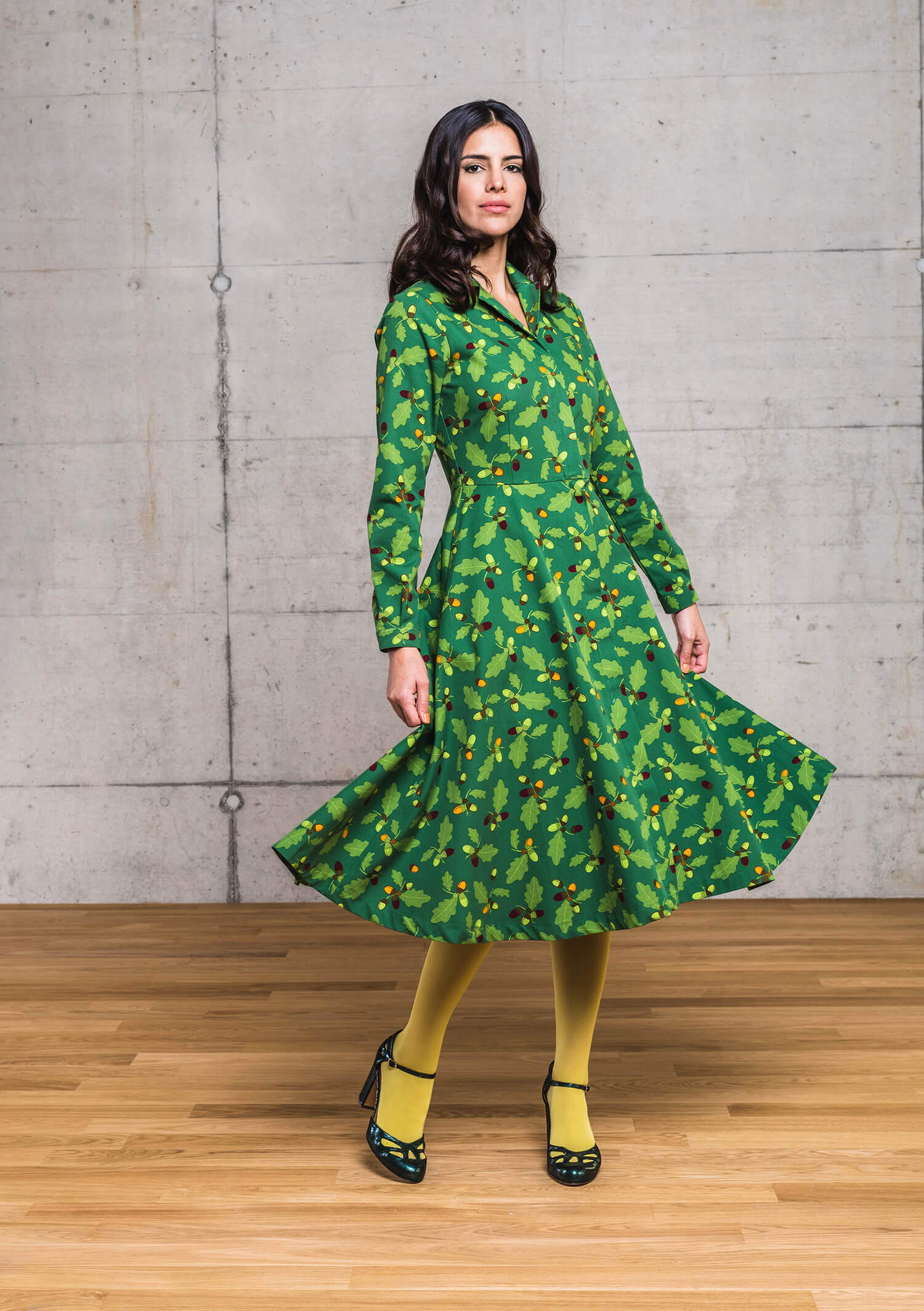 Acorn with leaves- Dresspants