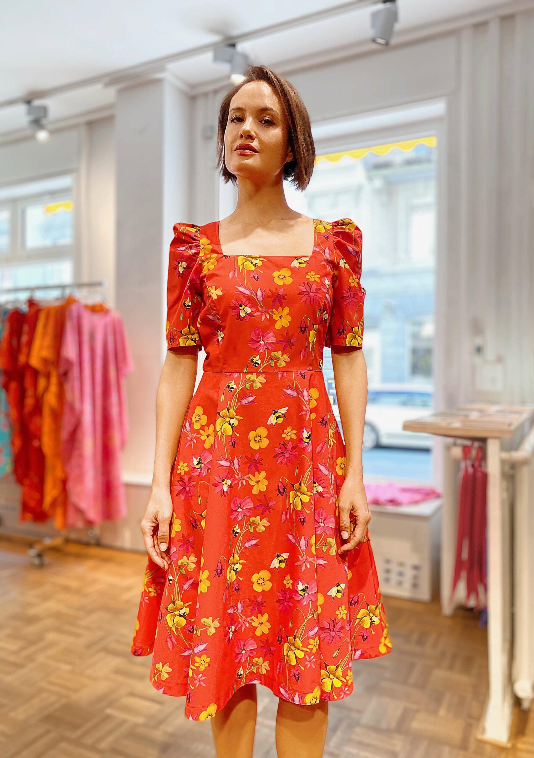 Bees- Dress with puffy sleeves