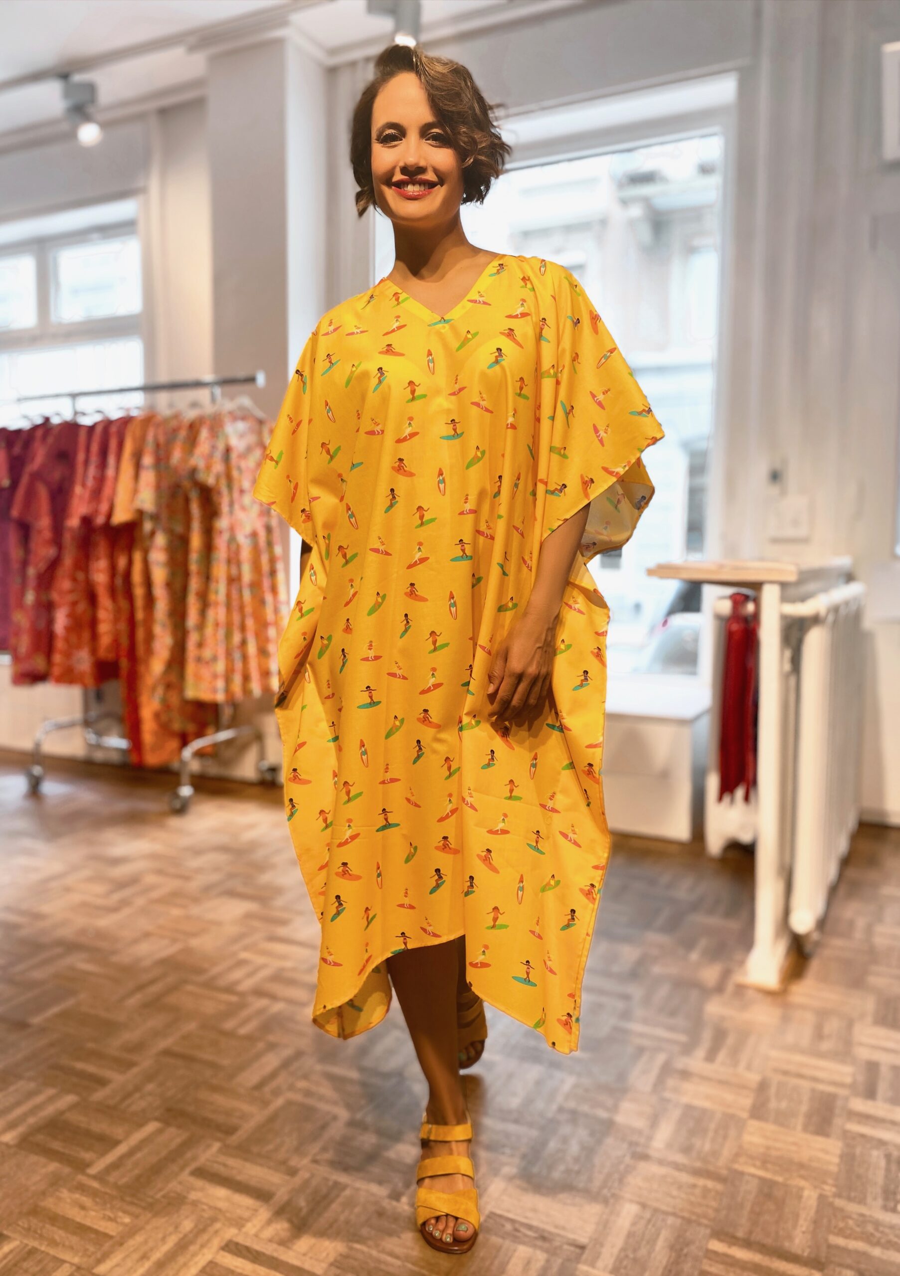 Surfing Women-Kaftan with beaks