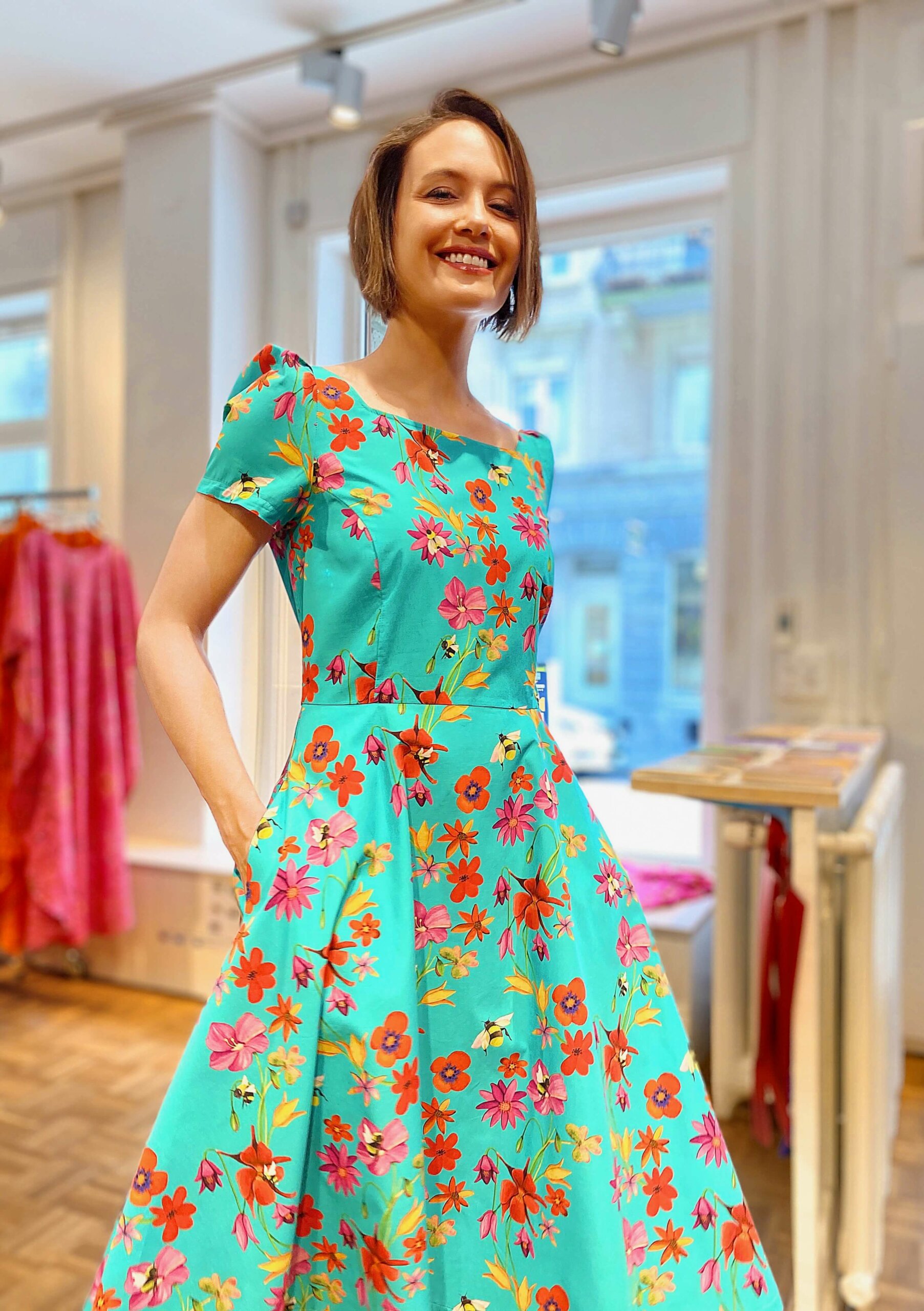 Bees-Dress with puffy sleeves