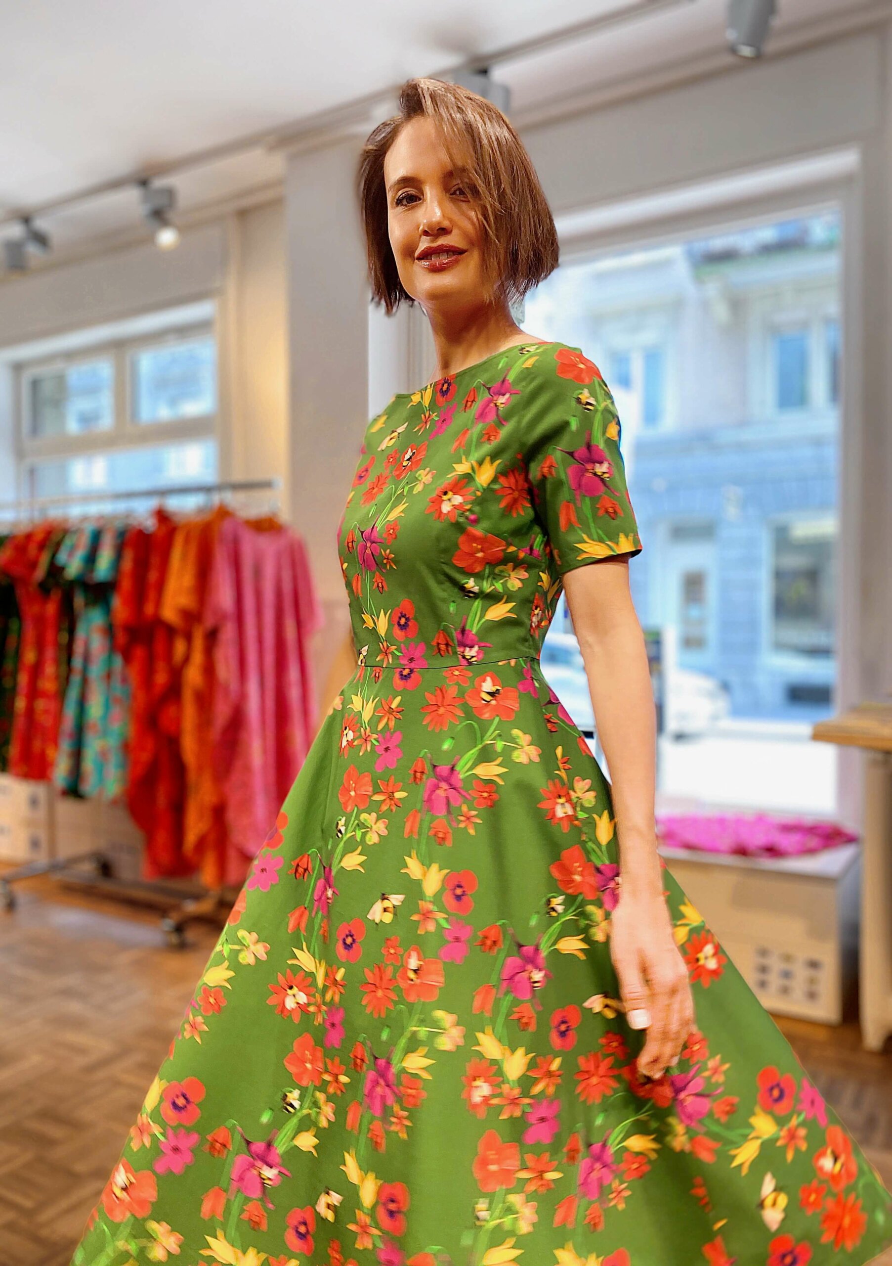 Bees-Dress with round neckline