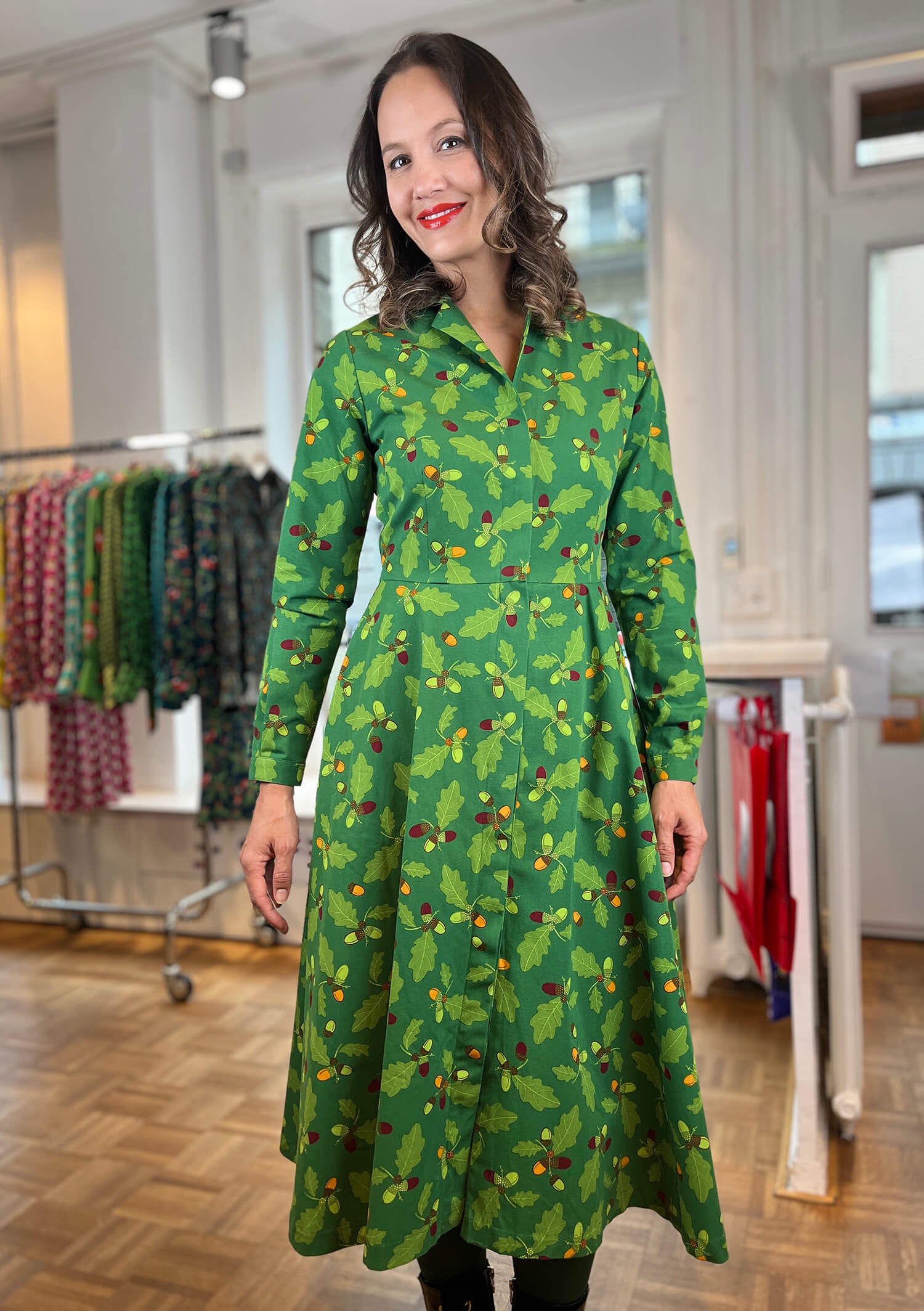 Acorns with leaves -Dresspants
