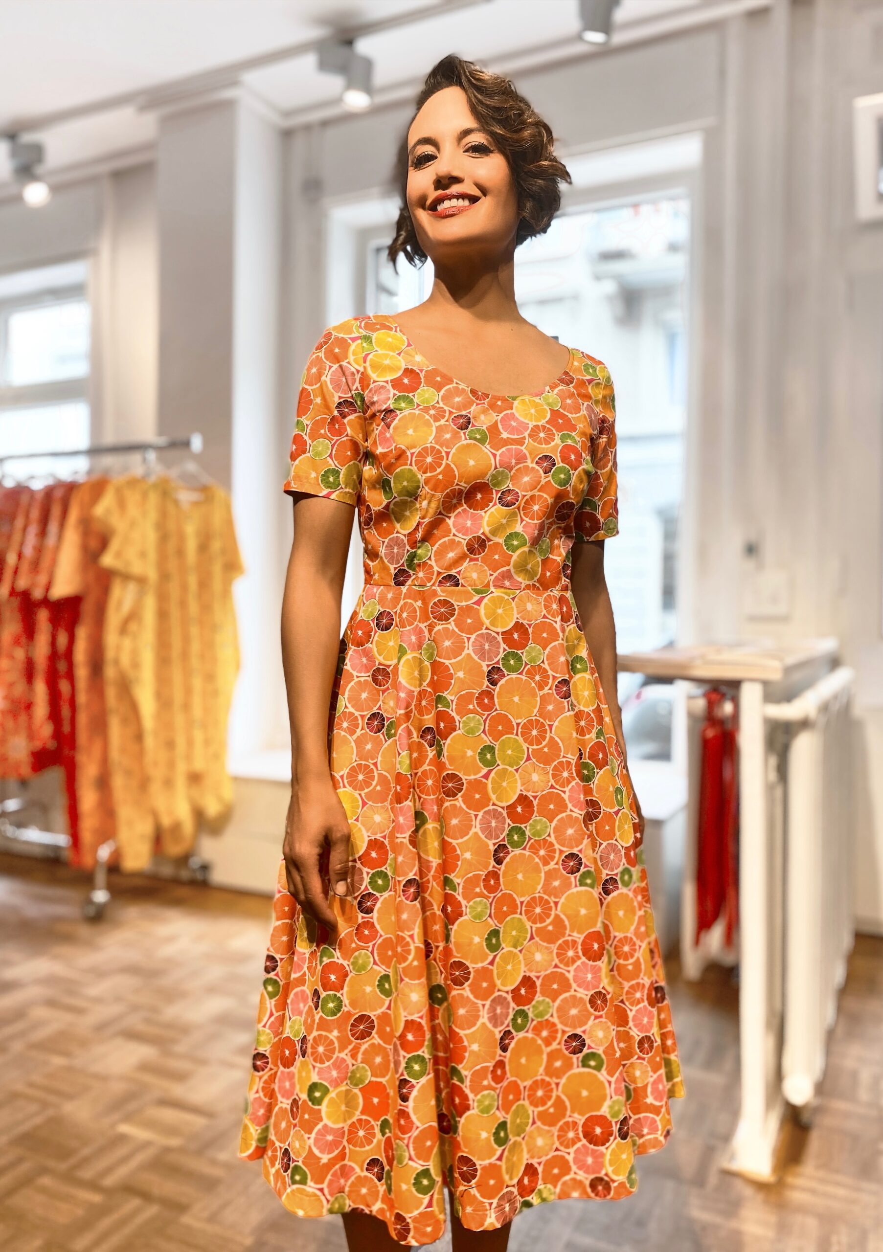 Vitamin C-Dress Neckline Round