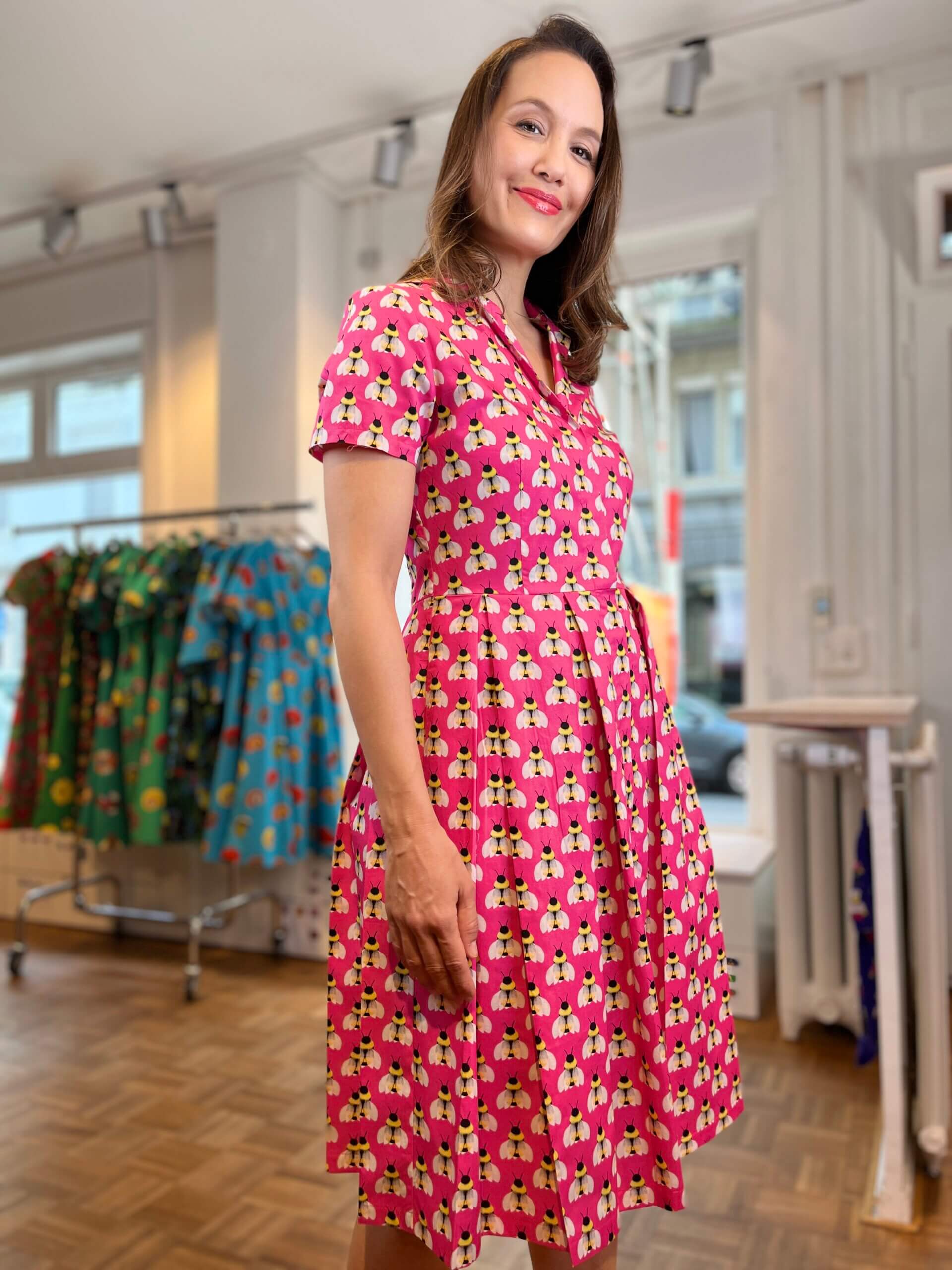 Bees-Dress with inverted pleats