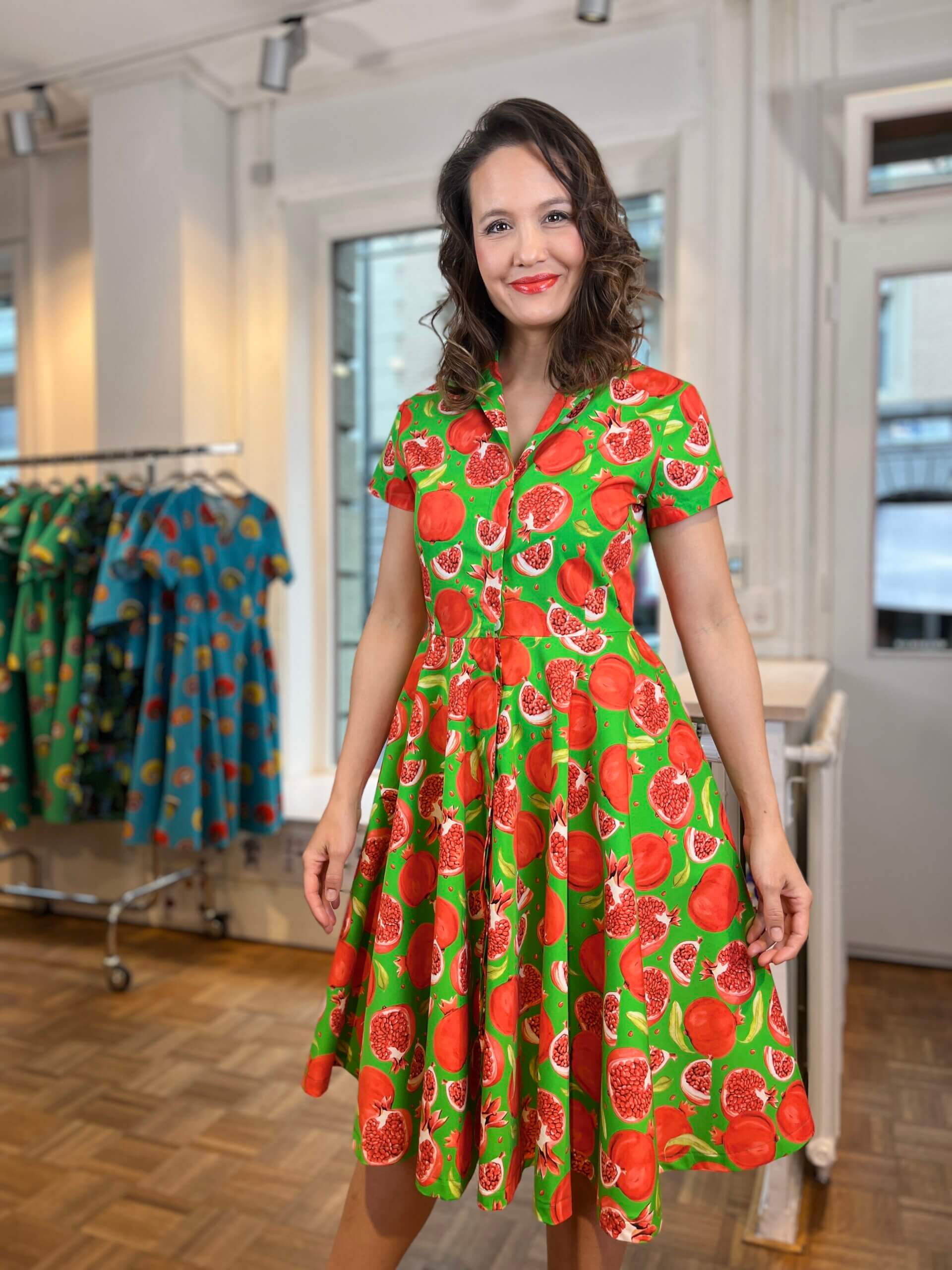 Pomogrante- Dress Globe
